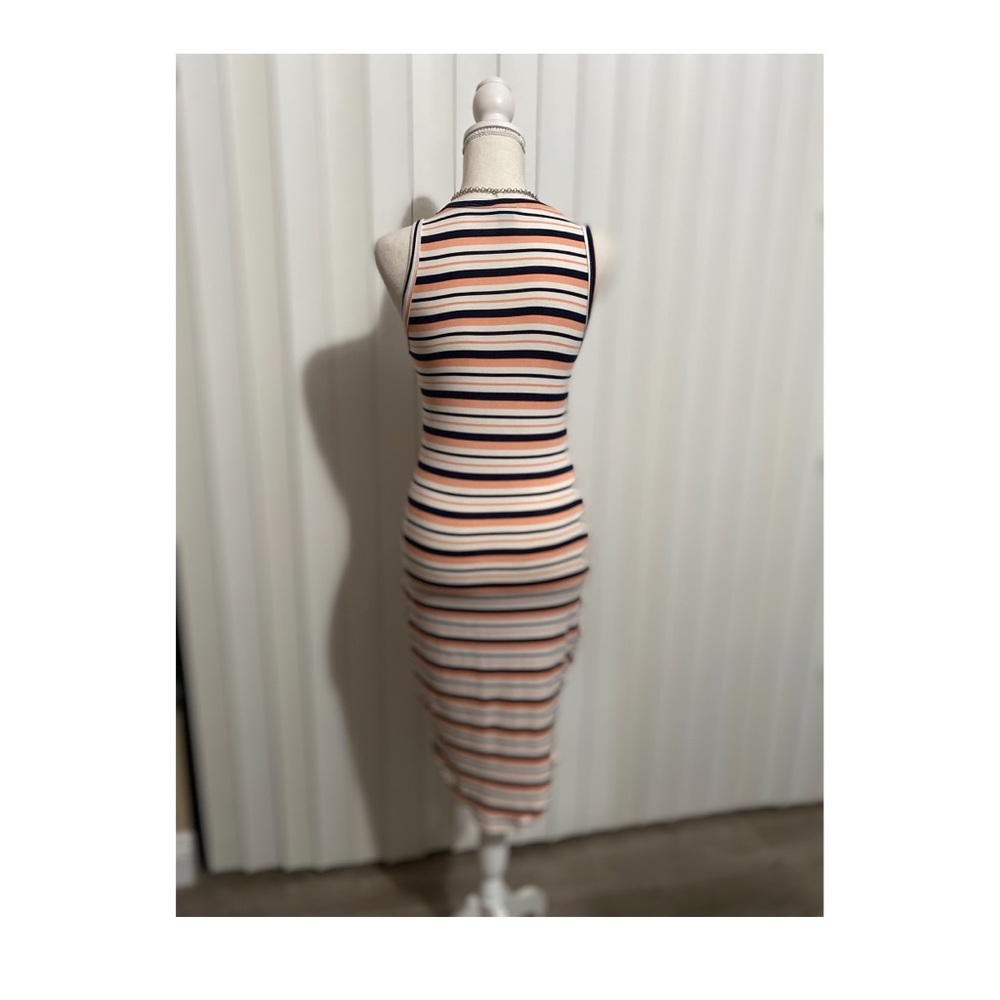 Simple summer dress - Picture 2 of 3